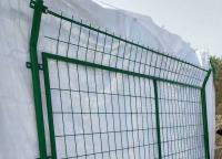 水池護欄網發（fā）貨前（qián）給客戶安（ān）裝演示一（yī）下